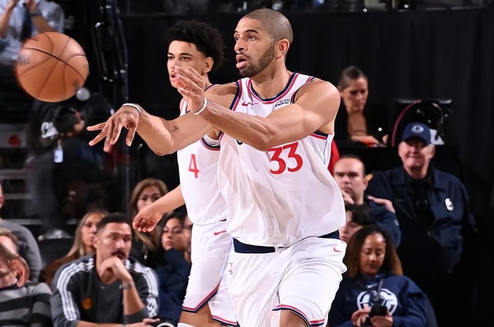 PG电子游戏-最近一段时间的状态一塌糊涂，快船对于锋线老将的使用存在问题？